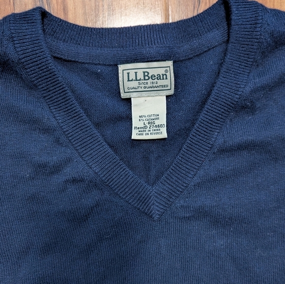L.L. Bean Cashmere Cotton Blend Navy Blue V-Neck Men's Large Pullover Sweater - Picture 3 of 4